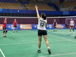 什么是毽球技术犯规的，发球犯规有几种,手球判罚标准是什么,如何避免触网违例