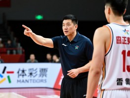 杜锋球员比赛,他的战术体系如何,怎样培养年轻球员,临场指挥有什么特点