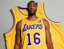 湖人球员16丨湖人16号球衣是谁,保罗加索尔湖人数据,16号球衣退役时间