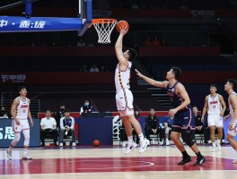 篮球走步是什么意思,如何判断走步违例,中枢脚怎么判定,三步上篮规则是什么