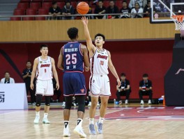 篮球走步跳起是什么意思,跳起时如何避免走步,走步跳起的判罚标准