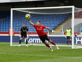 英甲扑点球,扑点球有哪些技巧,如何提高扑救成功率,点球大战如何备战