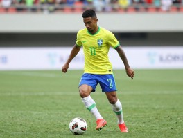 来中国的球员足球,巴西国脚为何来华,归化球员如何崛起,外援政策怎样改变联赛