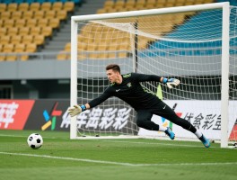 足球守点球,守门员如何扑救点球,点球大战心理战术有哪些,点球训练方法是什么