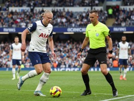 哈兰德热刺进攻有利,裁判如何把握尺度,什么情况下判罚点球,进攻有利原则解读