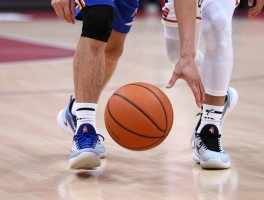 篮球中走步是什么意思呀,如何判断是否走步,中枢脚怎么确定,走步常见情形有哪些