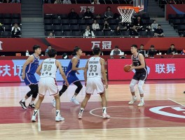 篮球比赛的战术丨如何执行挡拆配合,什么是区域联防,怎样破解全场紧逼