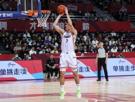 篮球单挑走步是什么意思,单挑时如何避免走步,中枢脚如何确定,012规则怎么用
