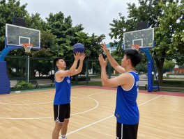 篮球自抛自接,自抛自接训练方法有哪些,如何正确判断球的落点,自抛自接常见错误