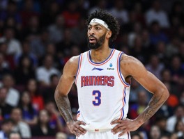 中锋浓眉是如何适应小球时代,他的技术短板与球队兼容性如何提升,未来转型方向