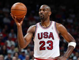 美国篮球大帅威尔特·张伯伦究竟多强大,单场100分如何达成,他为何被称为篮球皇帝