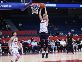 鹿晗篮球扣篮,弹跳能力如何,实战水平怎样,摸高多少厘米