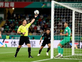 边裁争议进球,VAR能解决所有问题吗,如何界定越位获利,裁判判罚依据是什么