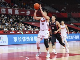 篮球中走步是什么意思,如何判断是否走步,哪些情况算走步