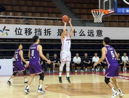 篮球位移挡拆是什么意思,位移挡拆怎么操作,如何避免位移犯规,位移挡拆实战技巧