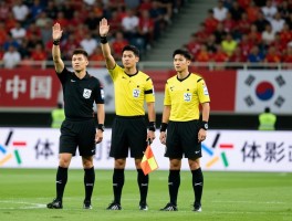 中国韩国足球比赛边裁，判罚是否公正,边裁名单如何安排,中国裁判能否执裁韩国比赛