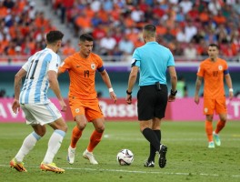 荷兰阿根廷进攻有利球,进攻有利如何判断,裁判尺度如何掌握,战术调整如何实现