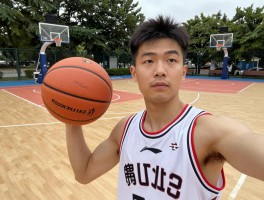 篮球自拍全攻略，如何拍出帅气篮球照，球场拍照姿势有哪些技巧