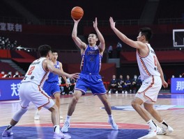 篮球犯规走步是什么意思,什么是中枢脚,走步如何判定,如何避免走步违例