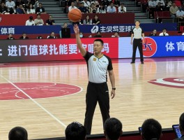 篮球进攻有利要吹哨吗,裁判如何判断有利原则,故意犯规不吹怎么办,怎样保证比赛流畅