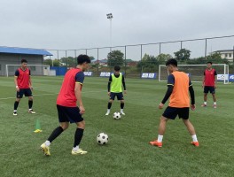 萨里点球训练教学,如何通过地面传球提升点球，点球训练中心理因素怎样强化？