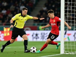 足球进攻有利原则例子,什么是进攻有利原则,裁判如何掌握有利,有利原则经典案例