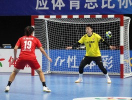 后位手球进攻有利,如何发挥战术优势,怎样训练射门力量,何时发动快攻最佳