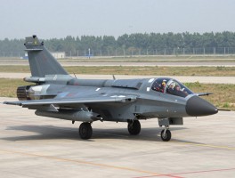 空中对抗对进攻方有利,现代空战为何更考验防御体系,如何破解攻防平衡难题