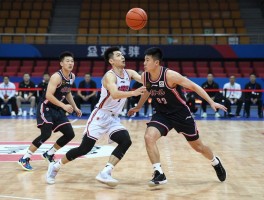 篮球扑球怎么做到精准判断,篮球扑球有什么技巧,篮球扑球训练方法