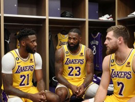 湖人队球员的采访,心理变化,更衣室氛围如何,战术调整方向是什么