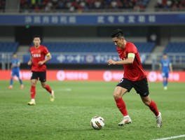 什么是任意球和角球图片,判罚规则有啥不同,战术怎么安排,经典进球例子