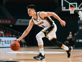 篮球被动走步是什么意思,被动走步算犯规吗,怎样避免被动走步,身体失衡时脚步如何调整