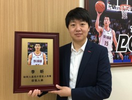 篮球李昕：她如何从奥运功臣转型传奇教练，如今入选名人堂后的生活是怎样的？