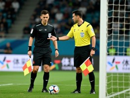 足球边裁职责，边裁如何判断越位,旗语有哪些含义,怎样与主裁判配合