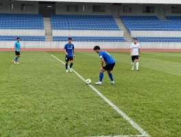 进攻有利和越位,什么是进攻有利原则,越位规则如何判罚,冲突场景如何处理