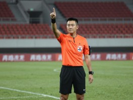 青岛海牛边裁，保级关键战裁判选派如何影响球队命运，外籍裁判执法有何特点