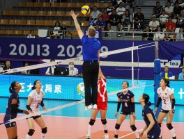 排球边裁范围,司线员职责与旗示解读,判罚范围包括哪些,如何观察界内外球