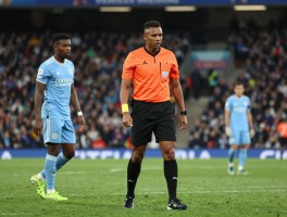 伊哈洛底线边裁争议全解析，VAR技术如何改变底线判罚，球员如何应对边裁误判