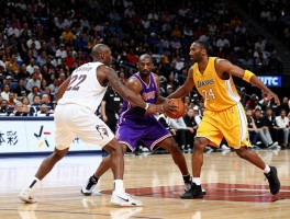 科比打中锋战术解析,科比为何能顶防中锋,低位背打技巧如何练成