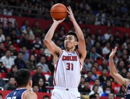 特纳不是中锋吗,为何能投三分,在现代篮球属于什么位置,防守作用如何？