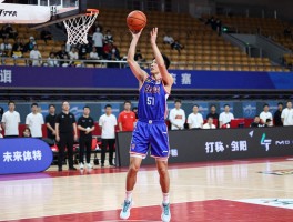 篮球秦聪,未来之星如何从校园冠军到职业梯队，左手将邹阳模板成长之路揭秘
