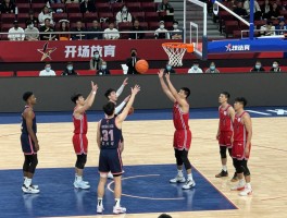 篮球开场跳球：跳球规则是什么,站位如何正确,违例如何避免