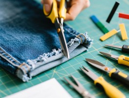 简单易学裁裤边,牛仔裤怎么剪不毛边,裁裤边工具有哪些,裤脚翻边怎么固定