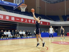 篮球如何上篮,三步上篮的正确步骤是什么,如何避免上篮走步,左手上篮如何练习