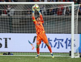 实况门将点球移动卡住丨扑点球按什么键,如何预判方向,操作失灵怎么办