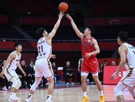 什么是篮球角球犯规,底线角落常见犯规类型,如何正确防守角落球员