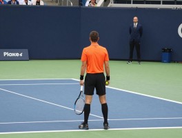 尼班边裁,网球边裁怎么站,如何避免干扰比赛,裁判误伤如何处理