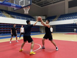 篮球散打跨界训练法,散打步伐如何提升篮球防守,篮球运动员练散打有什么好处