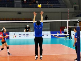 气排球边裁怎么分工,站位位置,旗示规范,如何判罚界内外球