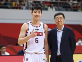 篮球员杨毅是谁,他的职业生涯如何,现在担任什么职务,与评论员杨毅有何不同